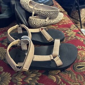 Merence Fanture Women 40 Sandals USA Size 9 -9.5 Gold And Black